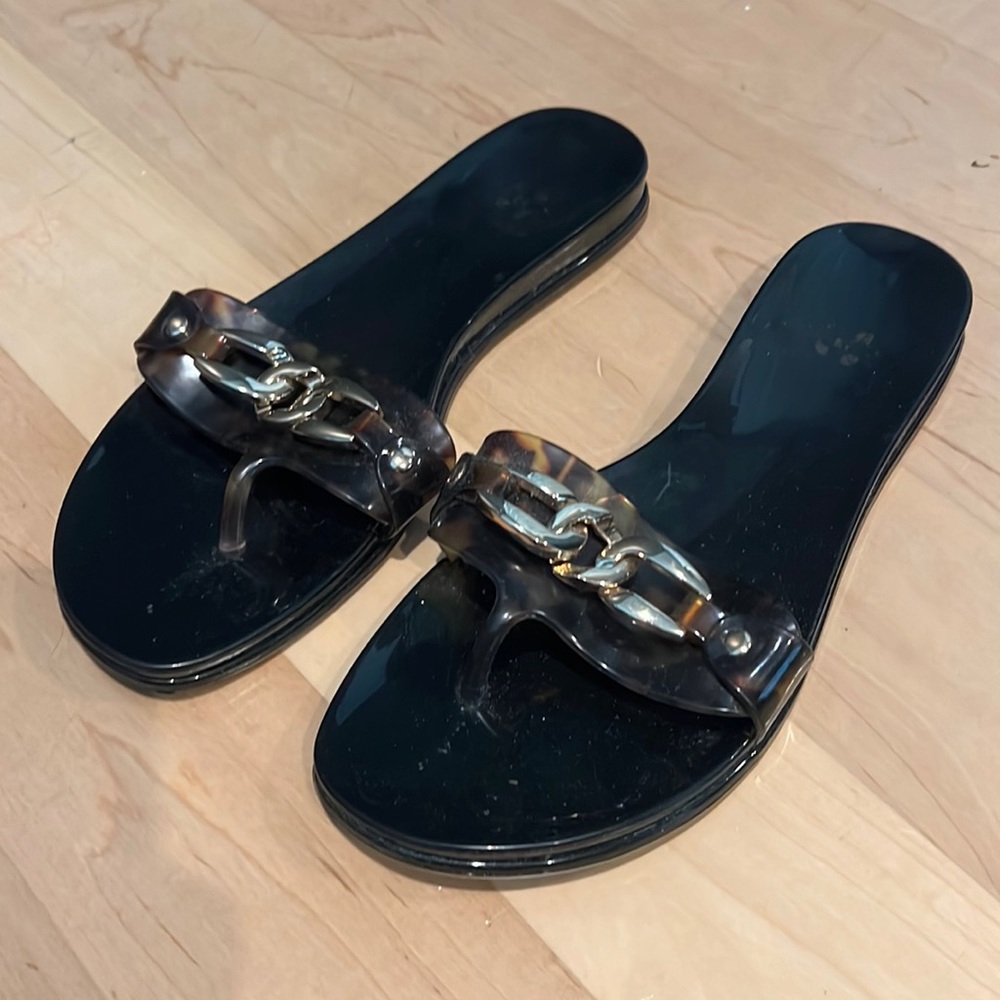 Vince camuto tortoise slides with gold chain